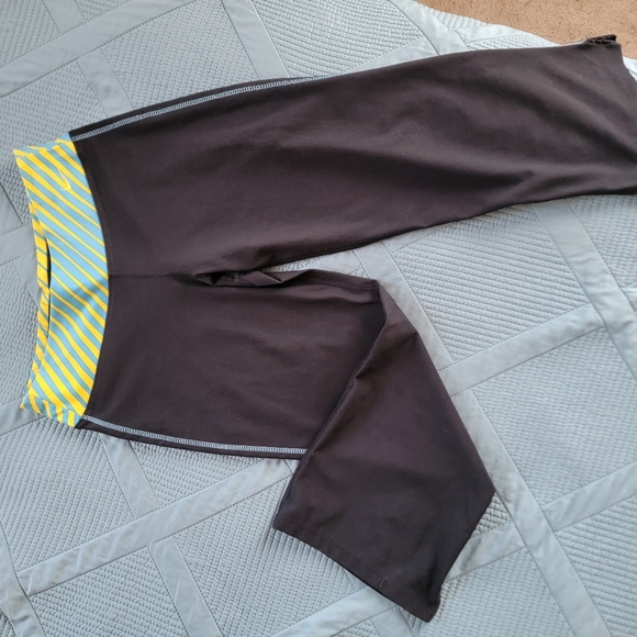 Nike Fit Dry Capri Women's Small Athletic Pants - Picture 7 of 8